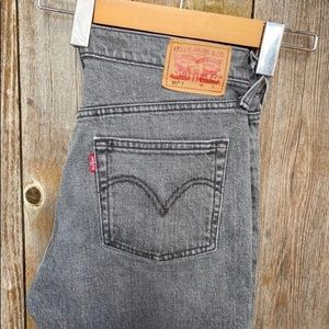 LEVI’S GREY WASH JEANS